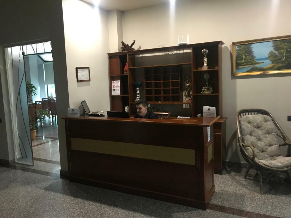 Western Star Hotel ドゥラス エクステリア 写真